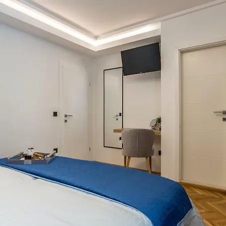 Gasthuis Central Rooms Split 4*