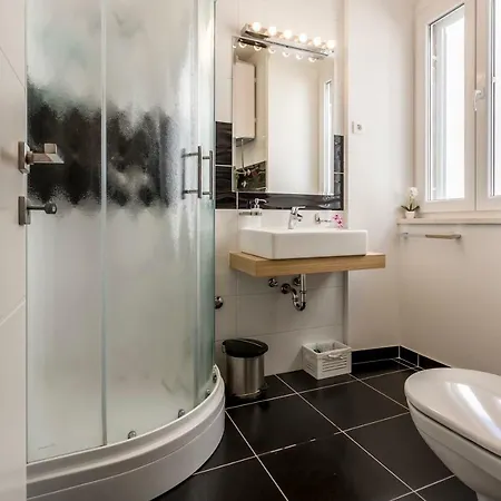 Gasthuis Central Rooms Split 4*